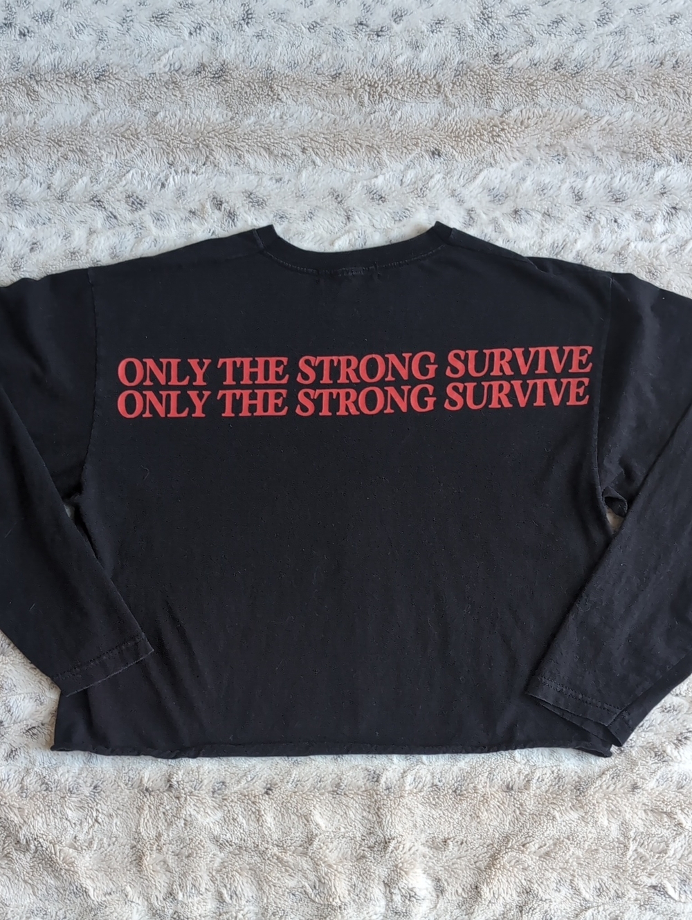 Urban Outfitters Light Before Dark Only The Strong Survive Cropped Long Sleeve - Picture 8 of 9